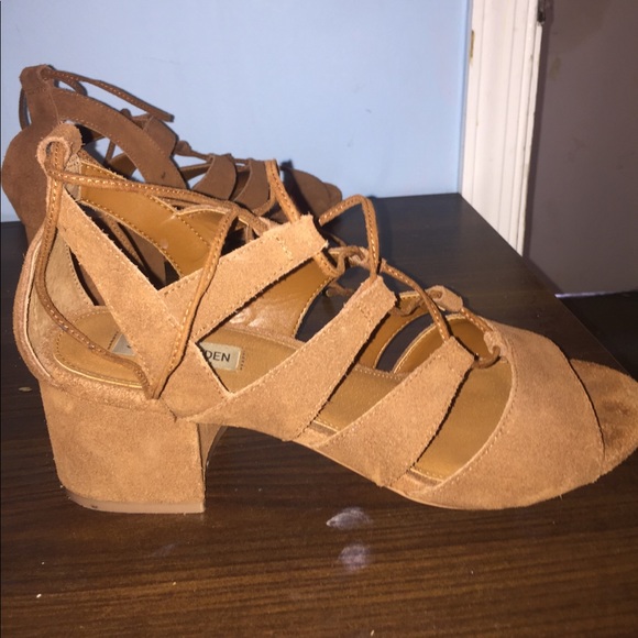 STEVE MADDEN STRAPPY SHORT HEELS - Picture 2 of 2