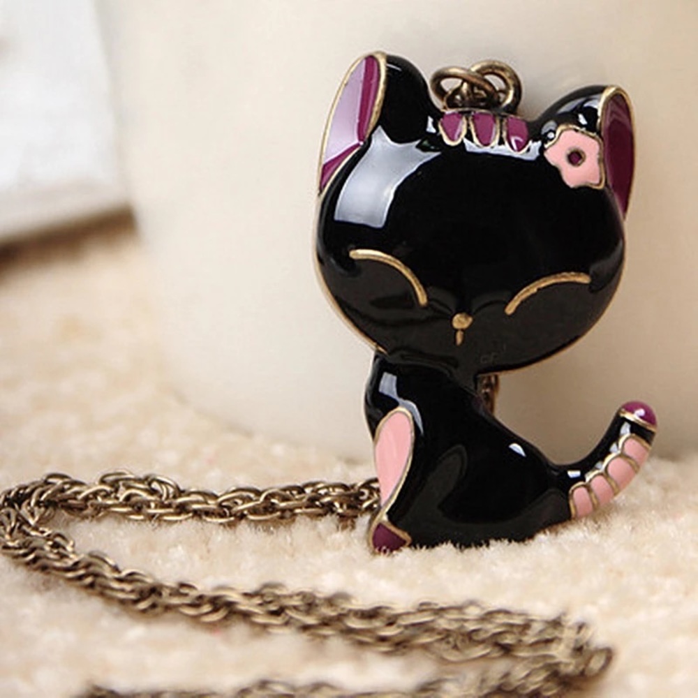 Cat pendant necklace