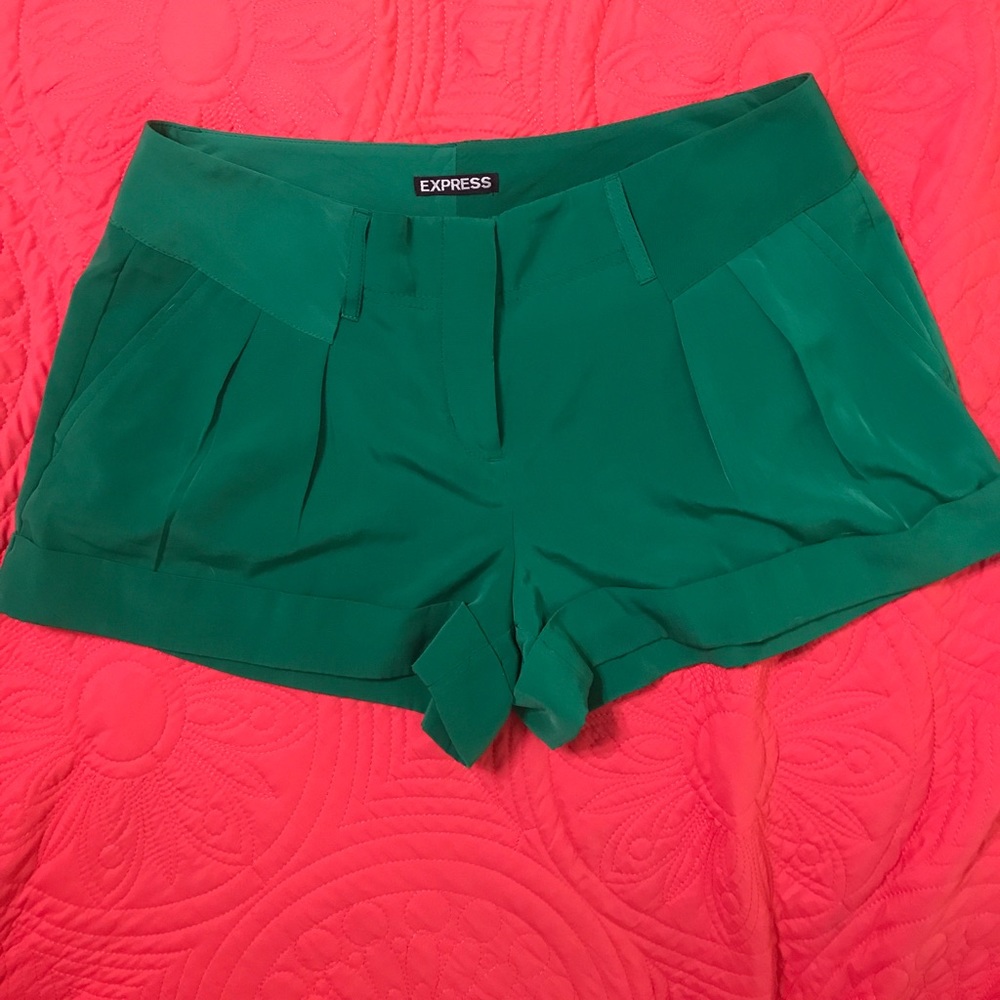 🍀EXPRESS Green Shorts 🍀