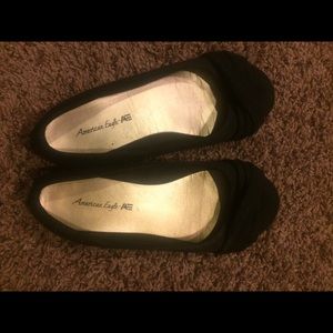 American Eagle Black Flats Women's 6W