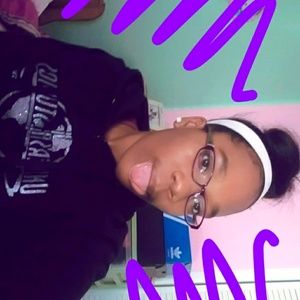 Meet your Posher, Adrienne