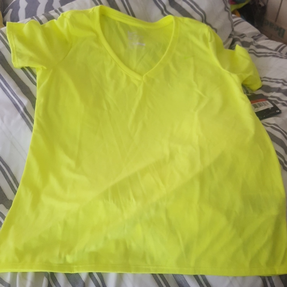 NWT NIKE TEE
