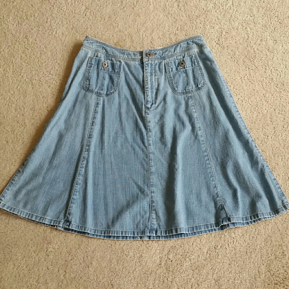 Flowy vintage denim skirt