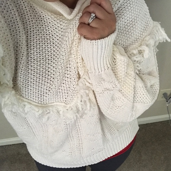 ✨Host Pick!✨ Slouchy White Boho Sweater W/ Fringe - Picture 2 of 8