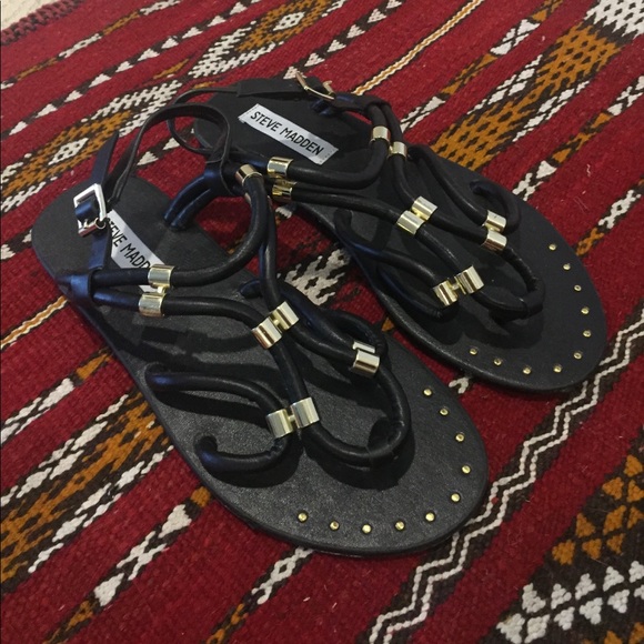 SOLD Steve Madden 5.5 PU Leather Black sandal - Picture 1 of 5