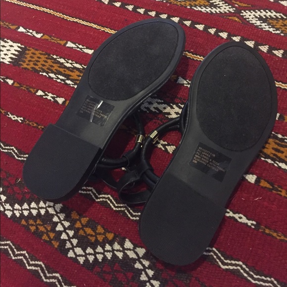 SOLD Steve Madden 5.5 PU Leather Black sandal - Picture 2 of 5