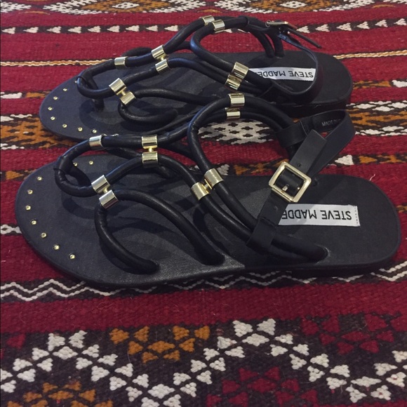 SOLD Steve Madden 5.5 PU Leather Black sandal - Picture 4 of 5