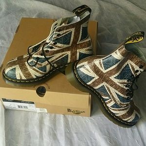 ALERT! Dr. Martens AirWair Union Jack Boots NWT!