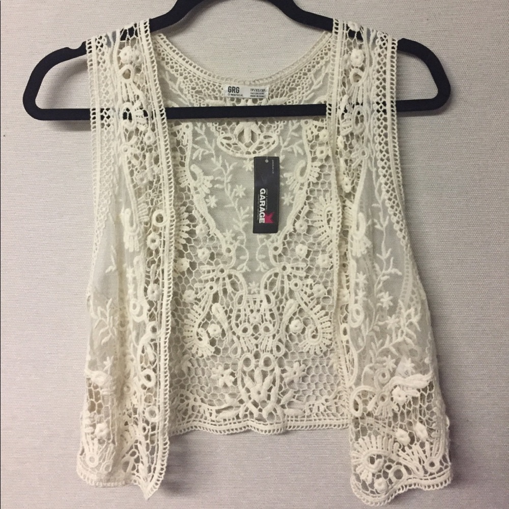 ✨ Off-White Lace Detail Vest ✨