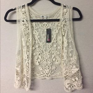 ✨ Off-White Lace Detail Vest ✨
