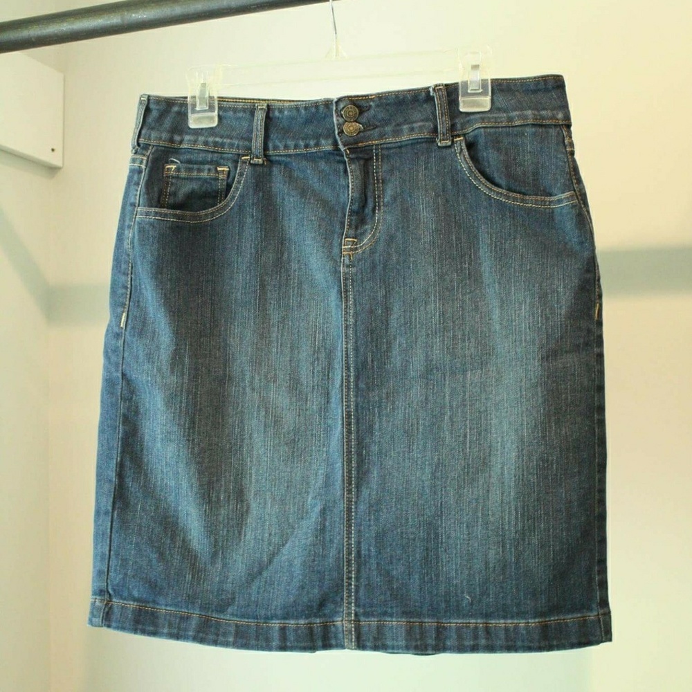 Old Navy Knee length denim skirt