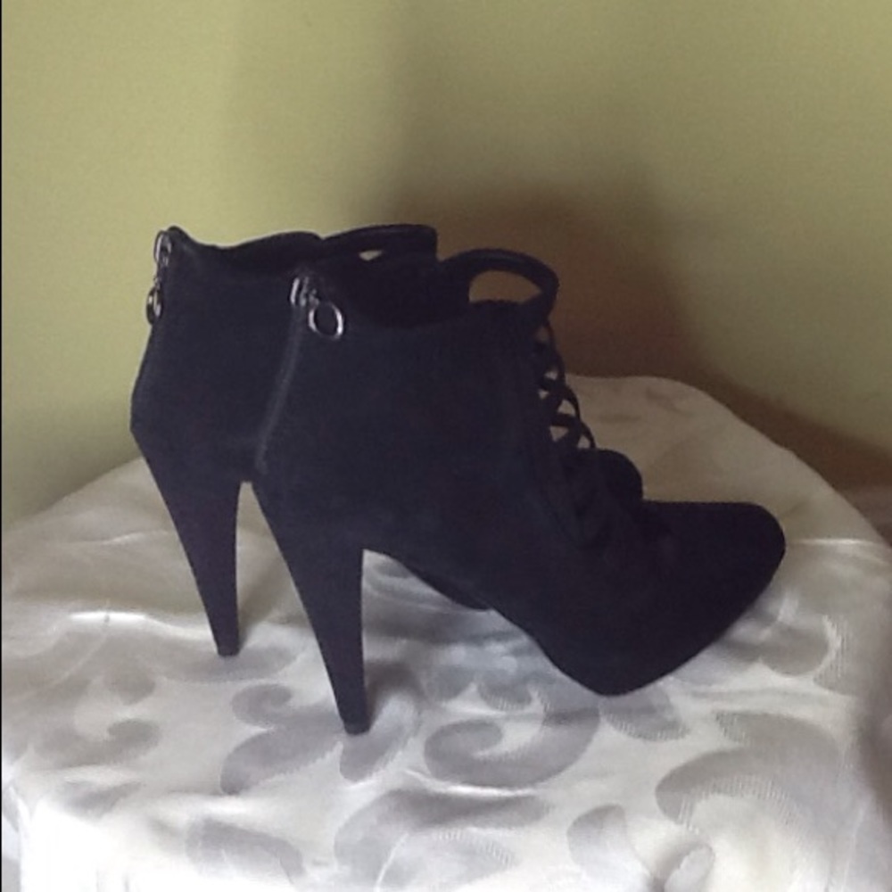 ELIE TAHARI NWT black REAL LEATHER suede  BOOTIES SIZE 8🤑🤑