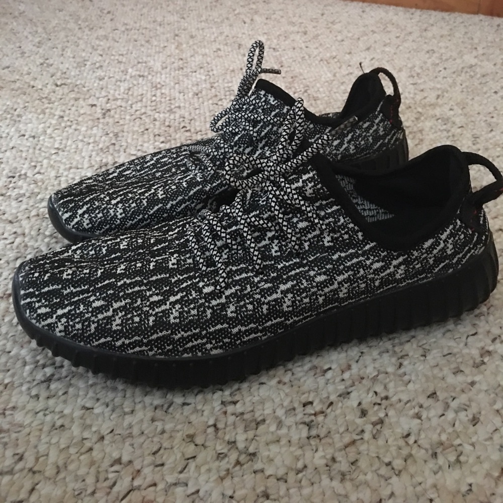 Fake Yeezys size 11