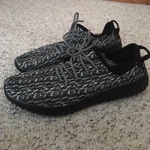 Fake Yeezys size 11