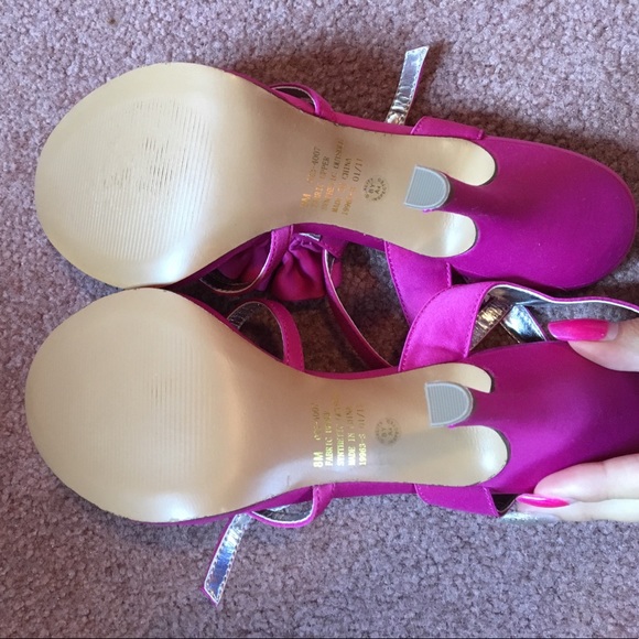 Jacqueline Ferrar fuschia heels - Picture 3 of 4