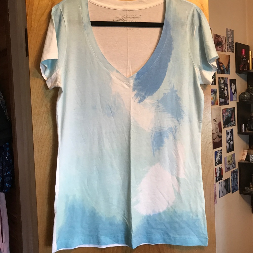 AE NWOT Short Sleeve V-Neck Tee Shirt