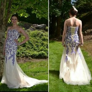 !!OFFER!! Stunning Formal Dress w/Train.