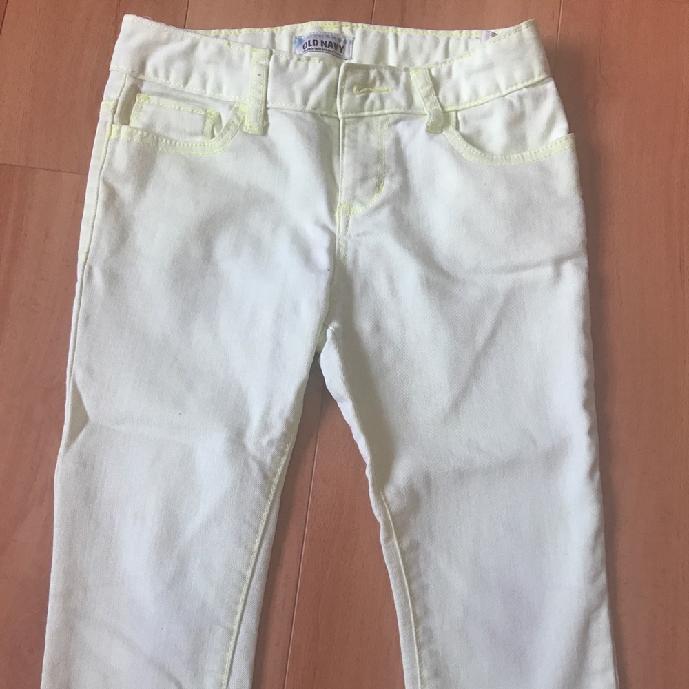 Neon yellow jean capri from Old Navy size 10