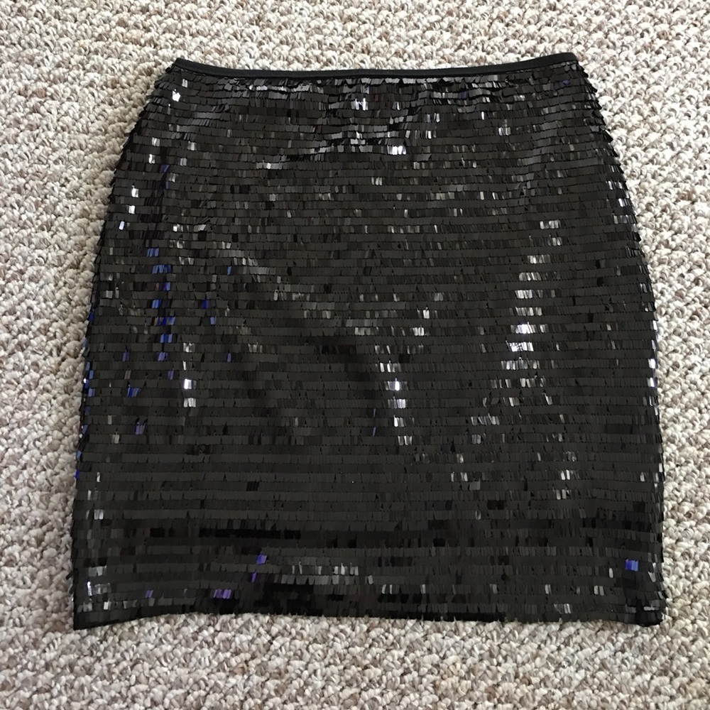 Black sequin skirt w/zipper in the back