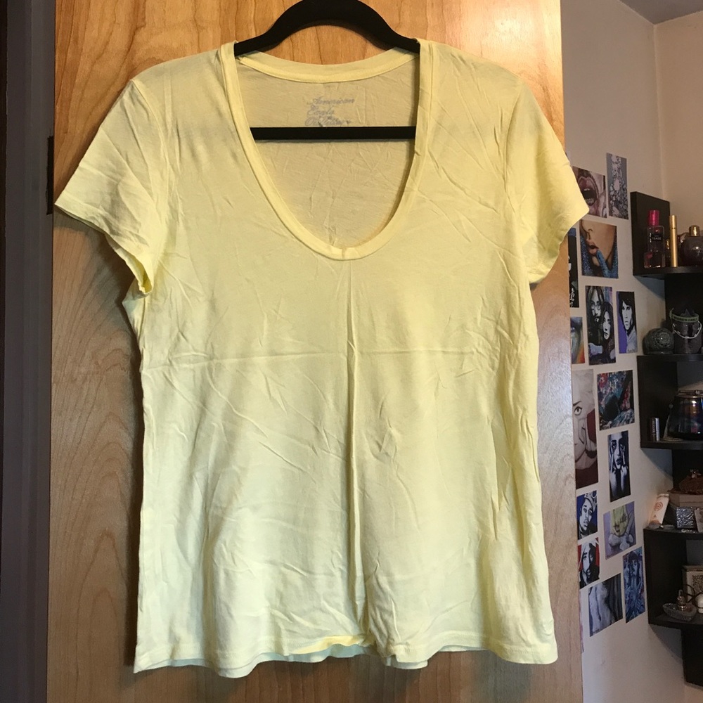 AE NWOT Short Sleeve Scoop V-Neck Tee Shirt