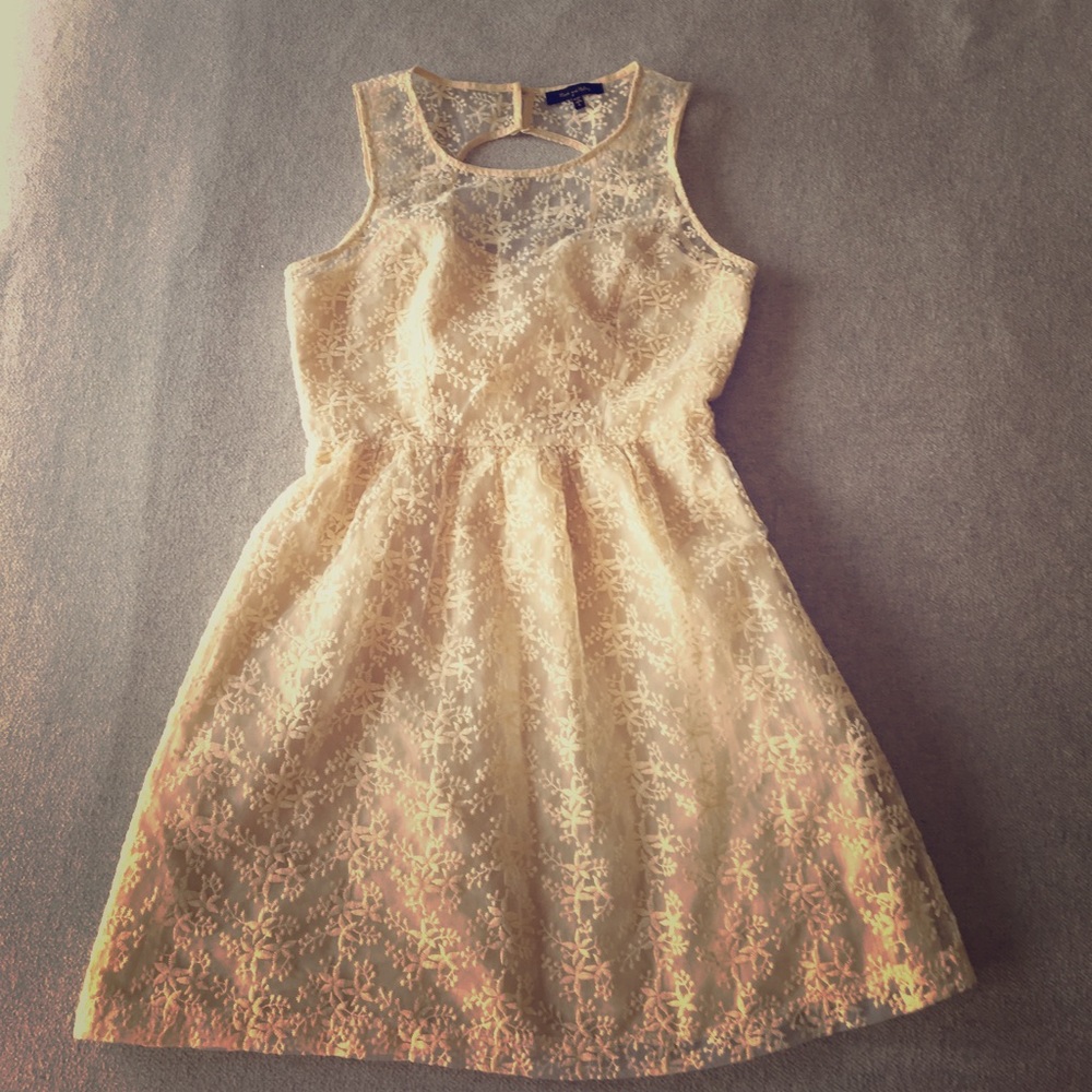 Lace dress - Max and Riley - small