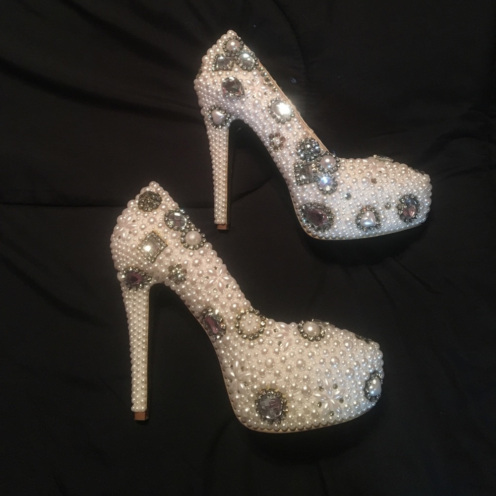BEDAZZLED PEARLHEELS