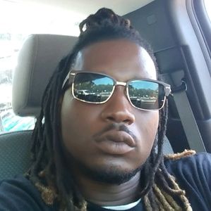 Meet your Posher, Derrick