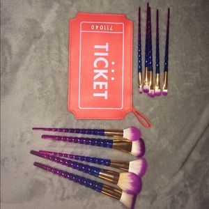 MAKEUP BRUSH AND BAG BUNDLE
