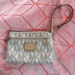 Michael Kors Smart Phone Wristlet