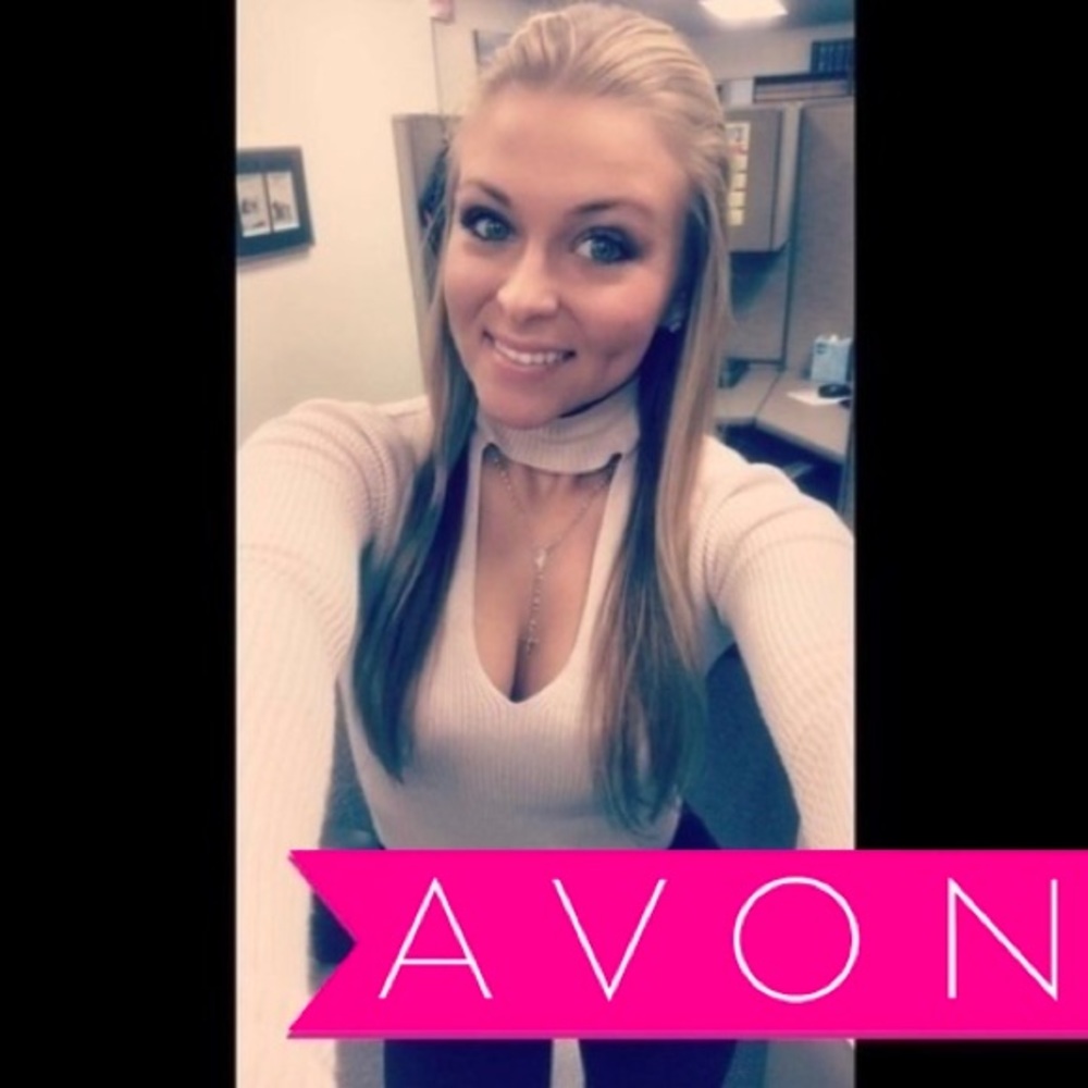 AVON Independent Sales Representative 💄