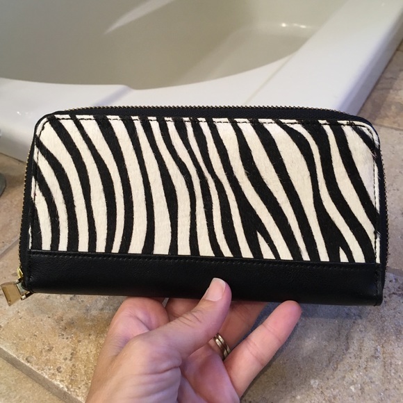 Banana Republic wallet- excellent condition! NWOT! - Picture 5 of 5