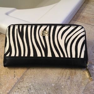 Banana Republic wallet- excellent condition! NWOT!