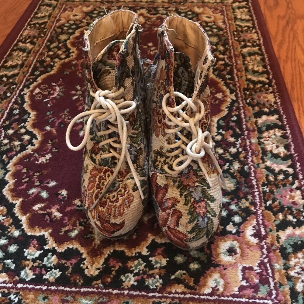 Lace-up Tapestry Boots