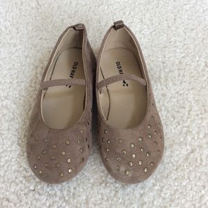 Old Navy faux suede girls shoe with studs