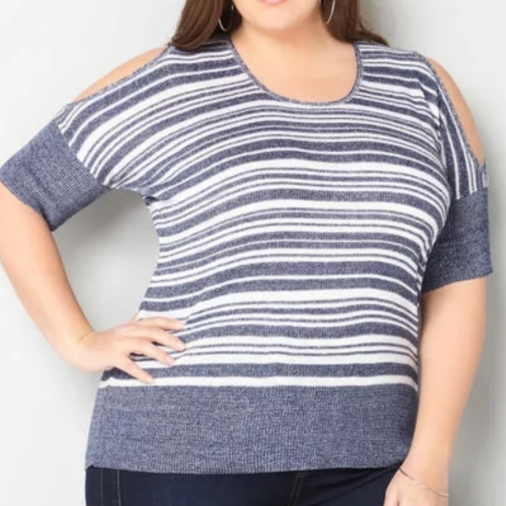 Avenue keyhole striped sweater size 26/28