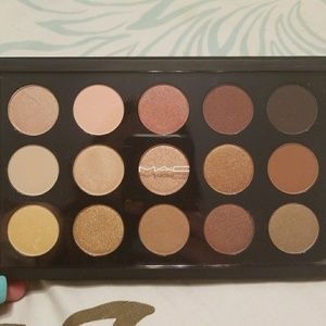 MAC 15 eyeshadow palette