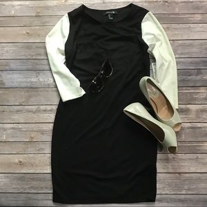Long sleeve black & white midi dress size Large