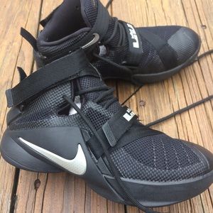 Nike Lebron Soldier 9