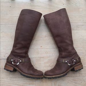 Dark brown UGG Australia boots!