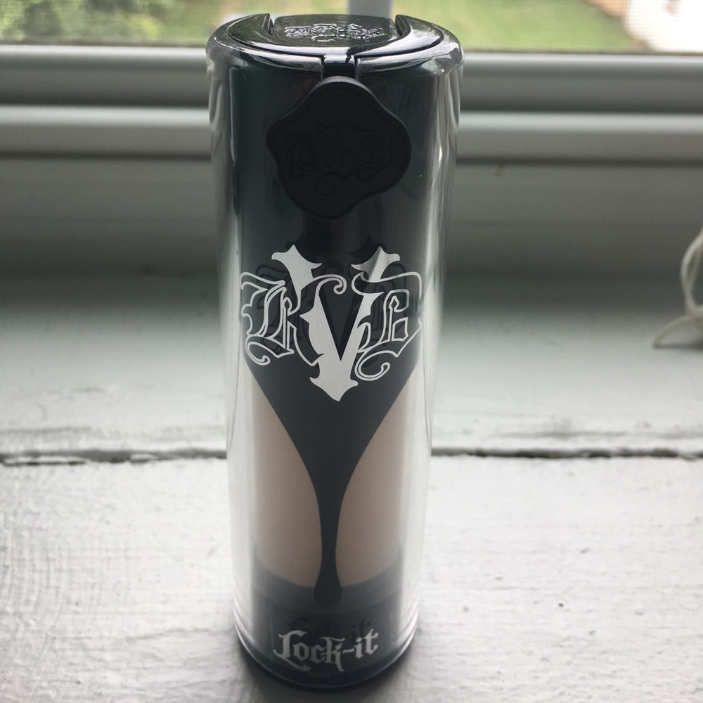 Kat Von D "Lock-It" foundation "Light 43-Warm"