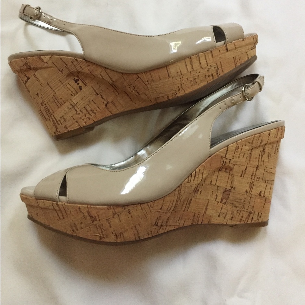 NWOT Marc Fisher Nude Patent Leather Wedge, 10
