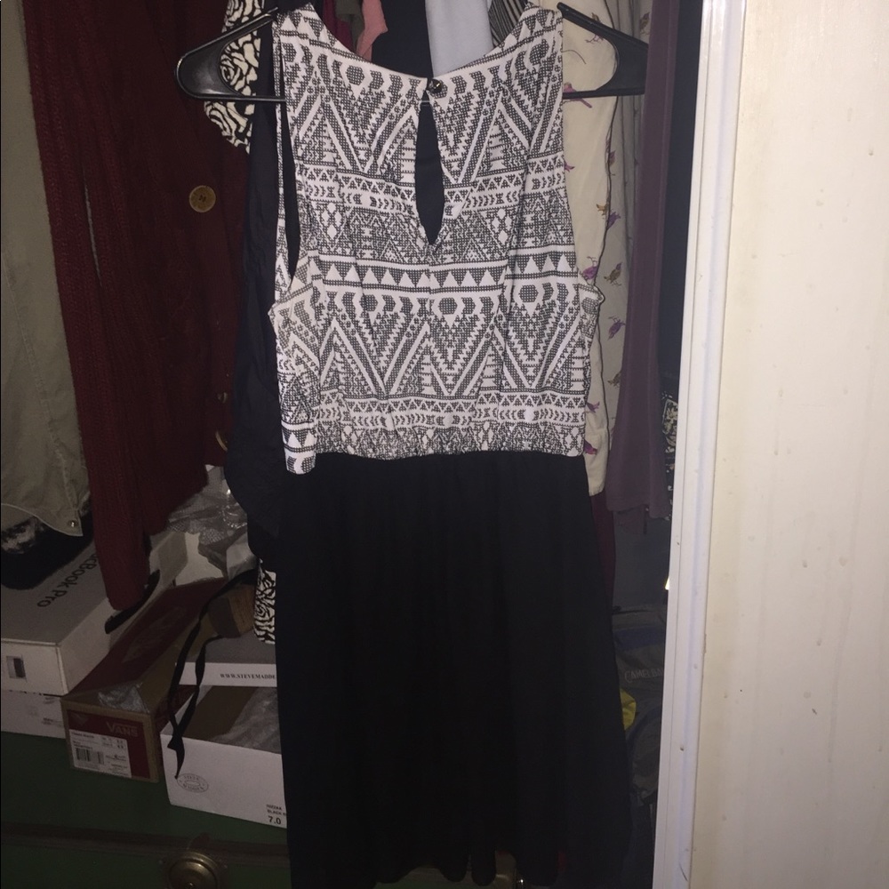 Dress - Picture 2 of 2