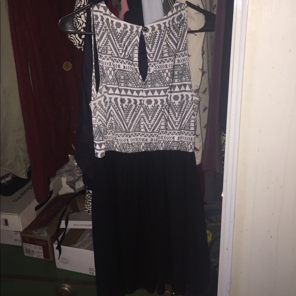 Dress - Picture 2 of 2