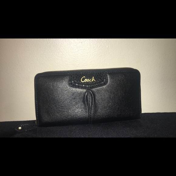Coach Handbags - Coach wallet