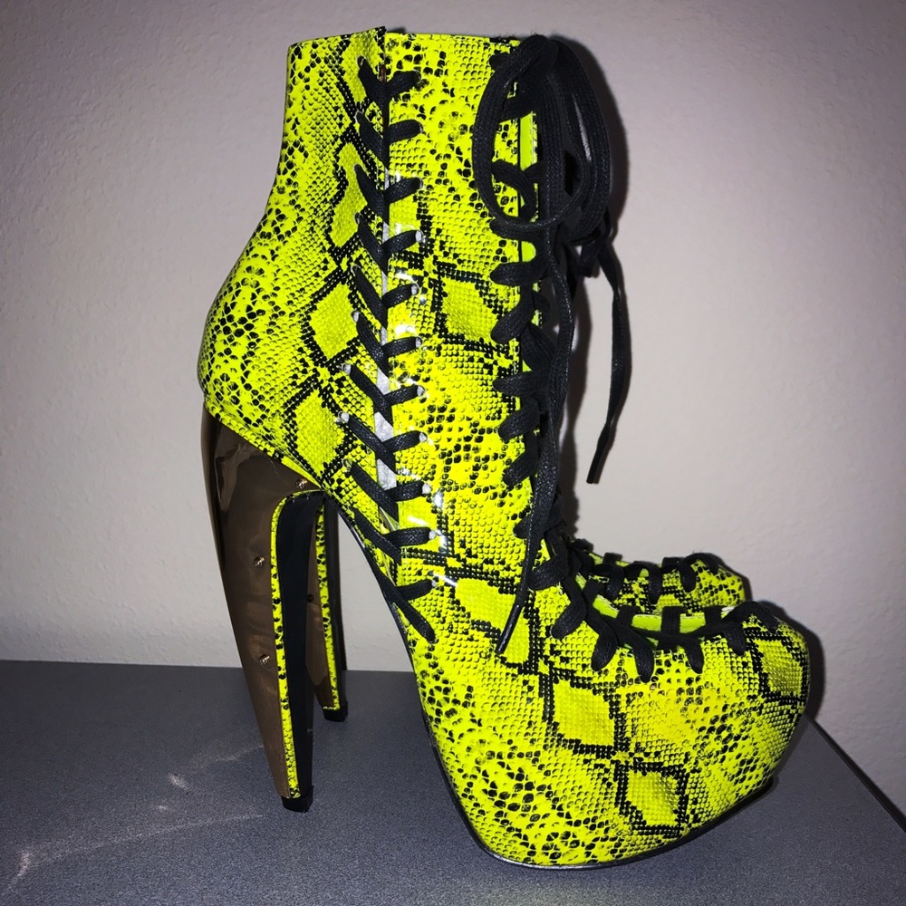 STEVE MADDEN SWERVEY Stilettos