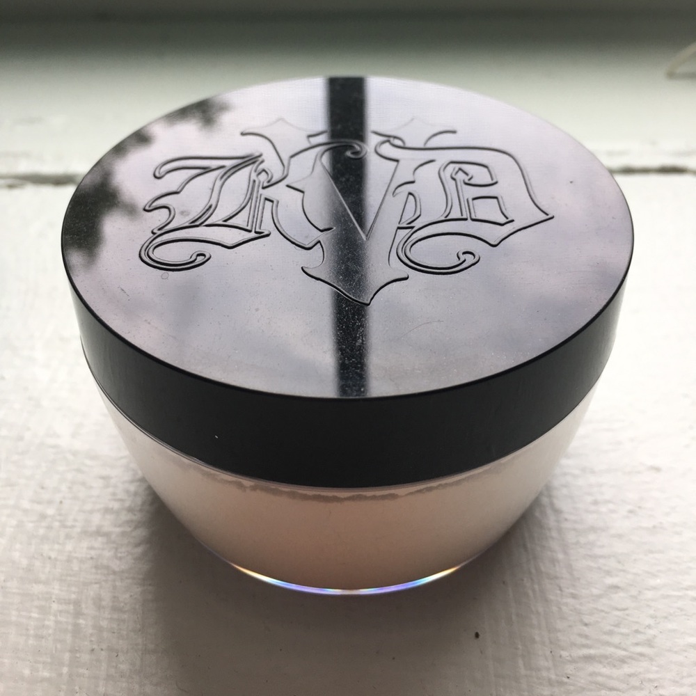 Kat Von D "Lock-it" setting powder "Translucent"