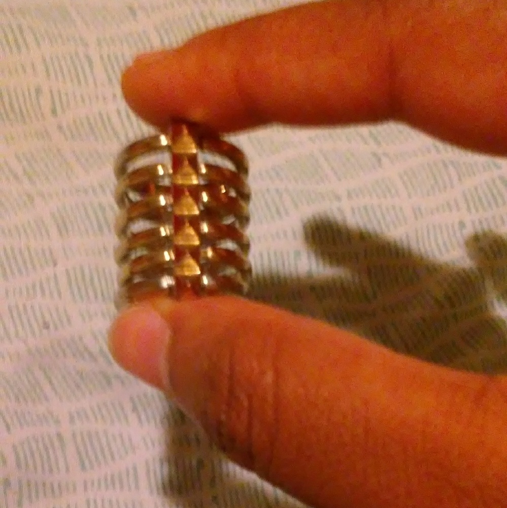 Multiple Rings in One - Picture 3 of 3