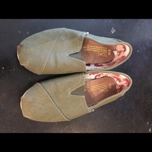 Toms