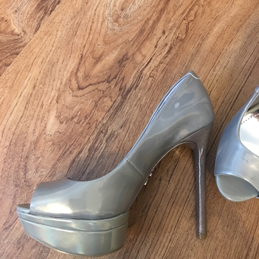 Jennifer Lopez silver iridescent high heels