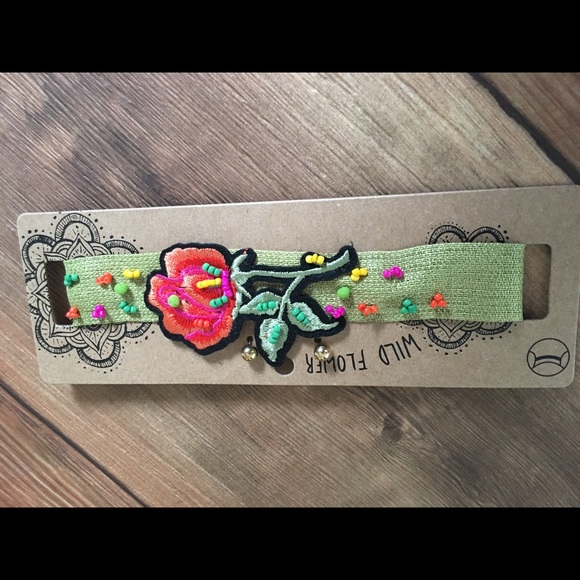 ROSE PATCH CHOKER - Picture 3 of 5